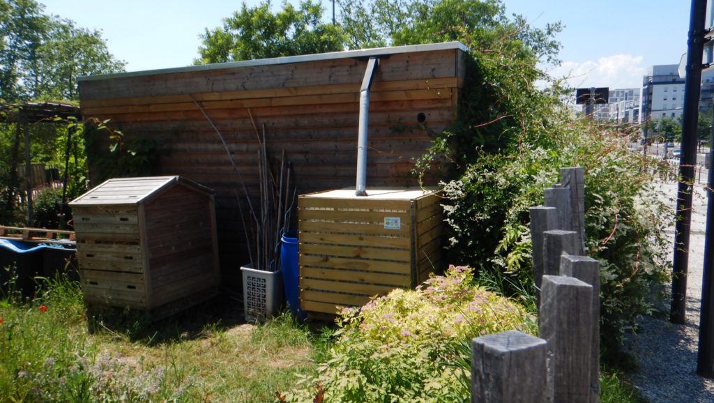 Cuve 1000 litres  UNPACK® avec l'habillage bois pour une esthétique naturelle