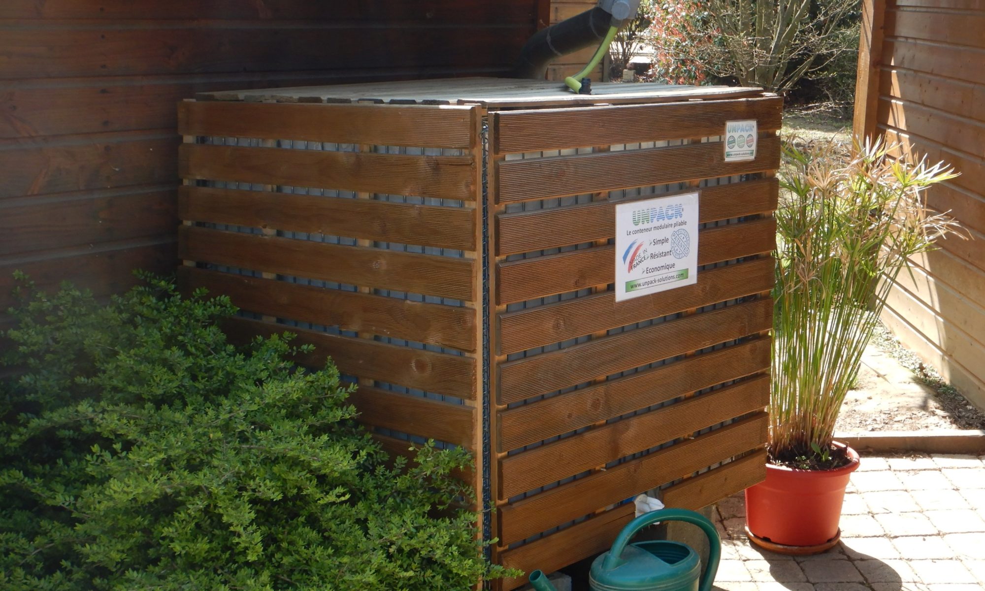 Récupérateur d'eau de pluie écologique, esthétique et pas cher