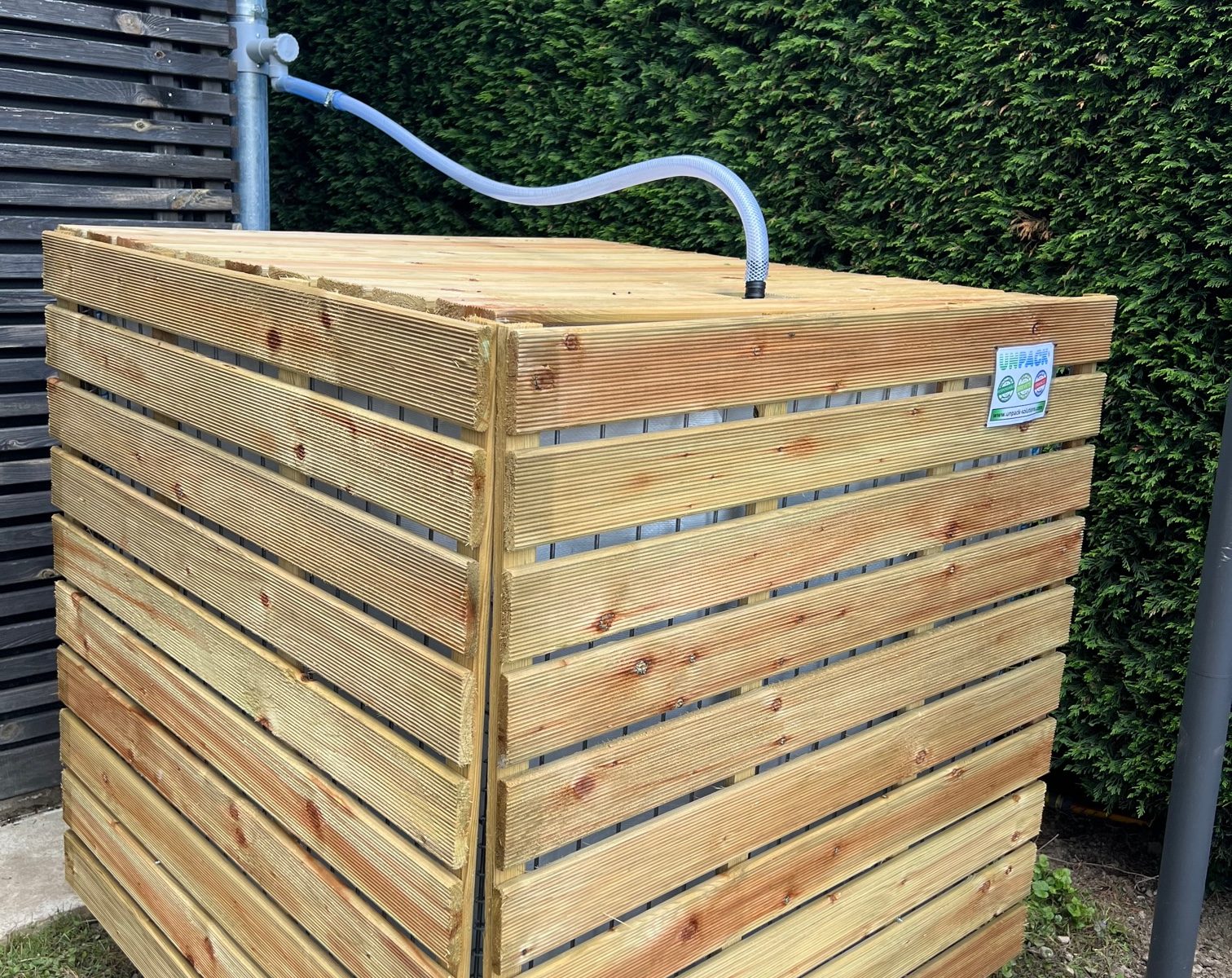 Cuve 1000l. UNPACK et son habillage bois